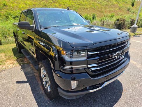 Used 2017 Chevrolet Silverado 1500 LTZ Z71 w/ LTZ Plus Package AWD/4WD image 4