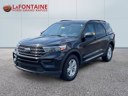 Used 2023 Ford Explorer XLT AWD/4WD image 1
