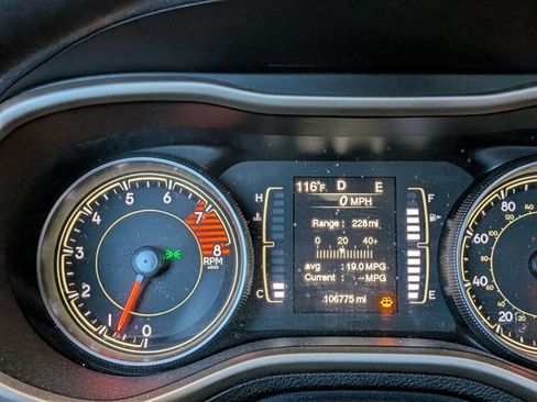 Used 2018 Jeep Cherokee Latitude AWD/4WD image 10