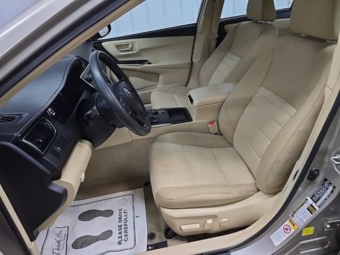 Used 2017 Toyota Camry LE w/ Moonroof Package FWD image 30