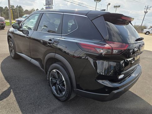 Used 2024 Nissan Rogue SV image 5