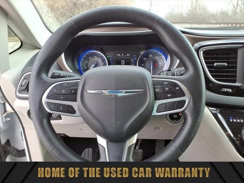 Used 2019 Chrysler Pacifica LX image 20