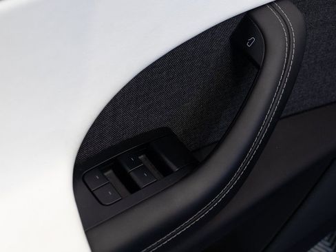 Used 2022 Tesla Model X Plaid image 16