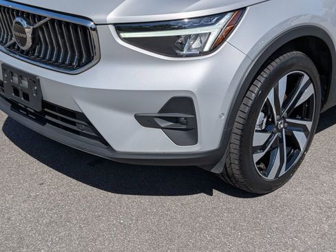 Used 2025 Volvo XC40 B5 Plus AWD/4WD image 9