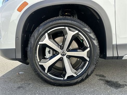 New 2026 Volkswagen Tiguan SE image 11