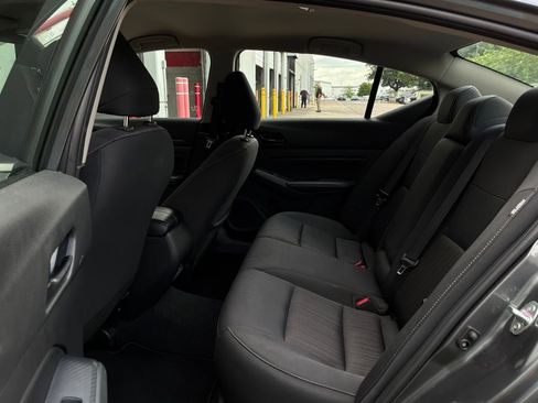 Used 2025 Nissan Altima 2.5 SV FWD image 12