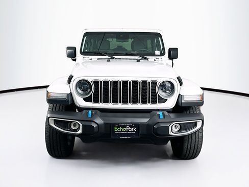 Used 2024 Jeep Wrangler Unlimited Sahara AWD/4WD image 2