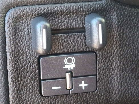 Used 2020 Chevrolet Colorado ZR2 w/ LPO, Premium Interior Package image 25