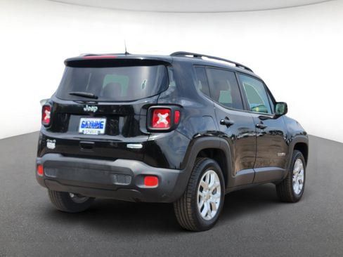 Used 2018 Jeep Renegade Latitude AWD/4WD image 3