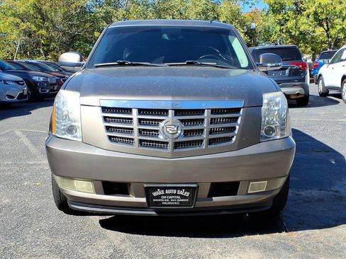 Used 2011 Cadillac Escalade AWD image 11