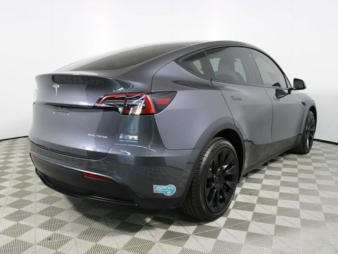 Used 2022 Tesla Model Y Long Range image 33