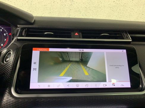 Used 2018 Land Rover Range Rover Velar S image 27