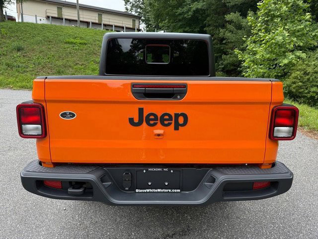Used 2025 Jeep Gladiator Sport AWD/4WD image 7