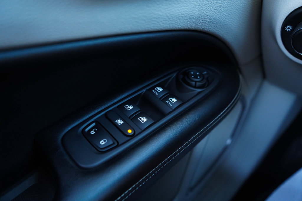 Used 2020 Jeep Compass Latitude FWD image 30