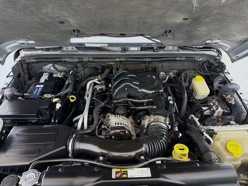 Used 2013 Jeep Wrangler Unlimited Sahara w/ Dual Top Group image 25