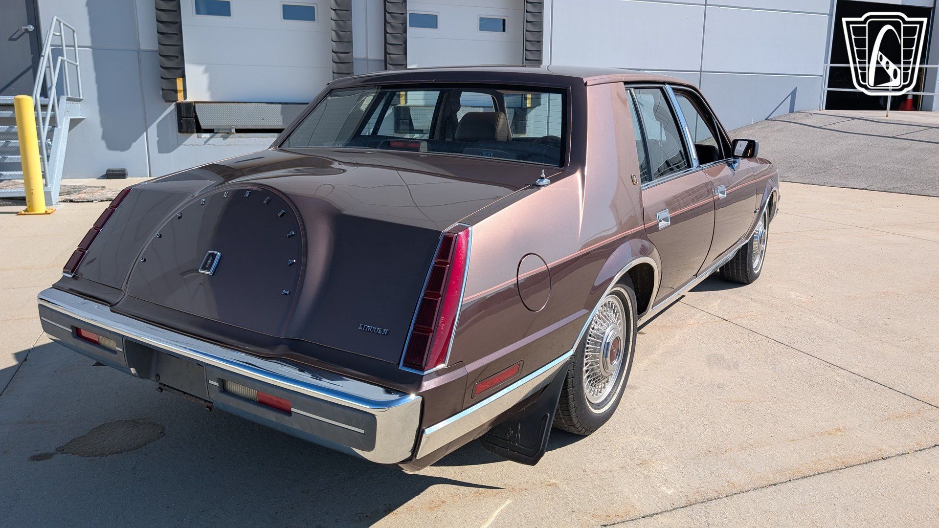 Used 1987 Lincoln Continental Signature RWD image 15