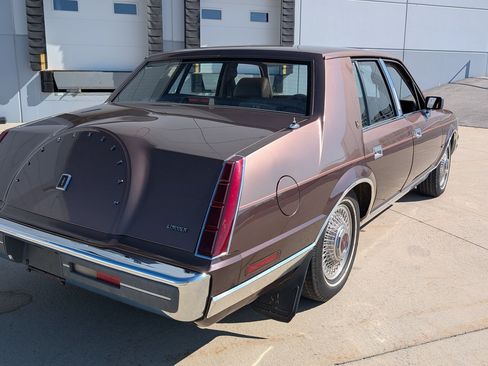 Used 1987 Lincoln Continental Signature RWD image 15