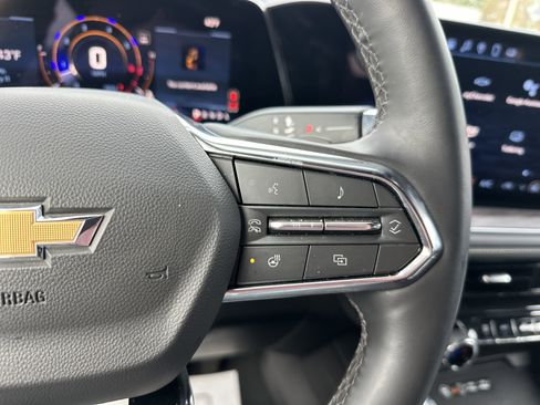 Certified 2025 Chevrolet Suburban Premier image 18