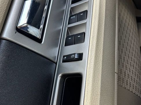 Used 2017 Ford Expedition XLT w/ Equipment Group 202A RWD image 17