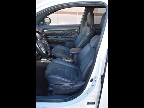 Used 2021 Mitsubishi Outlander GT image 15