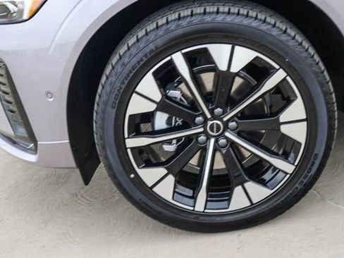 New 2026 Volvo XC60 B5 Plus w/ Climate Package PRO image 10