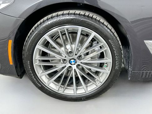 Used 2020 BMW 530i w/ Lighting Package image 32