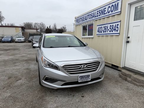 Used 2015 Hyundai Sonata SE image 1