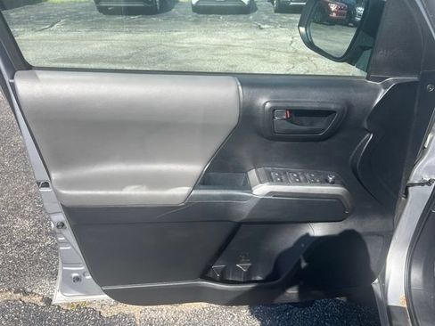 Used 2017 Toyota Tacoma SR5 w/ Tow Package AWD/4WD image 15
