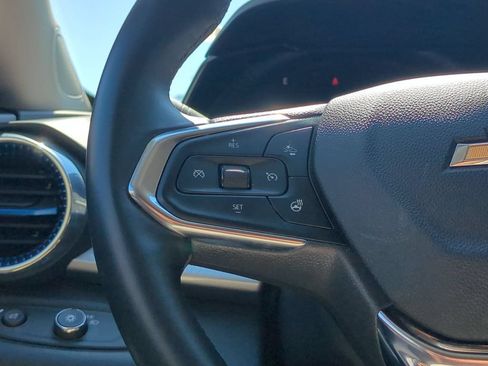 Used 2025 Chevrolet Trax LT w/ LT Convenience Package FWD image 20