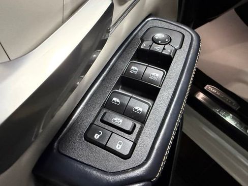 Used 2025 RAM 1500 Tungsten AWD/4WD image 15