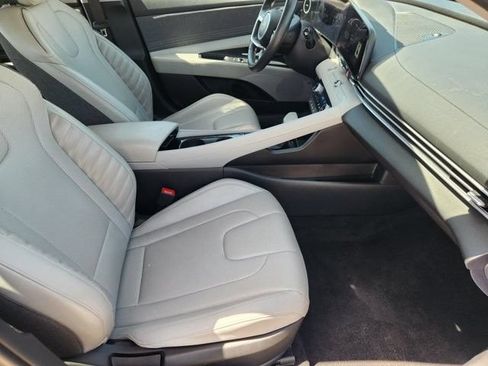 Used 2025 Hyundai Elantra Limited FWD image 12