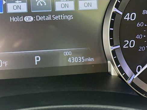 Used 2022 Toyota Highlander XLE AWD/4WD image 12