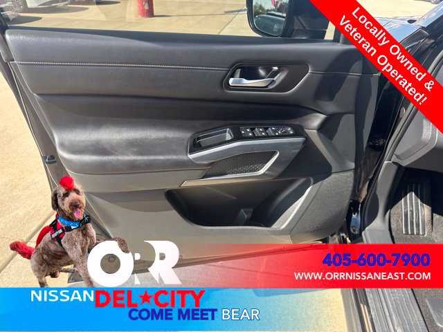 Used 2024 Nissan Pathfinder SL w/ SL Premium Package FWD image 15