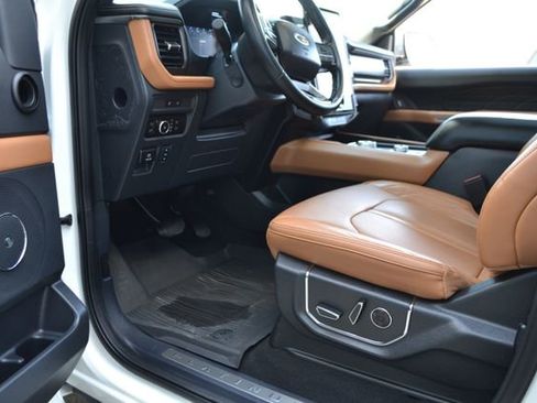 Certified 2024 Ford Expedition Platinum AWD/4WD image 16