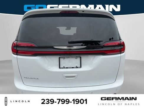 Used 2023 Chrysler Pacifica Pinnacle image 6