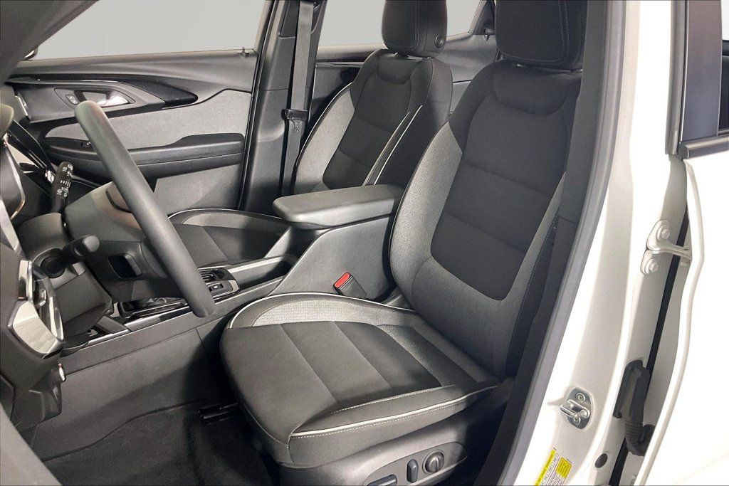 Used 2023 Chevrolet TrailBlazer LT w/ Convenience Package FWD image 18