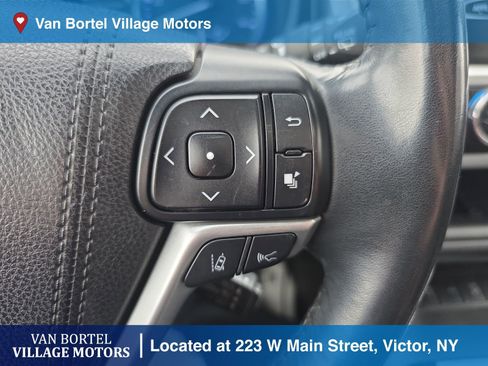 Used 2018 Toyota Highlander SE image 16