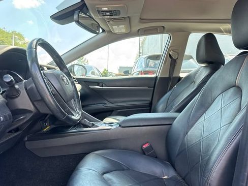 Used 2019 Toyota Camry XLE w/ Driver Assist Package FWD image 13