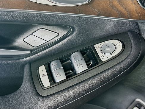 Used 2021 Mercedes-Benz GLC 300 GLC 300 w/ Premium Package image 24