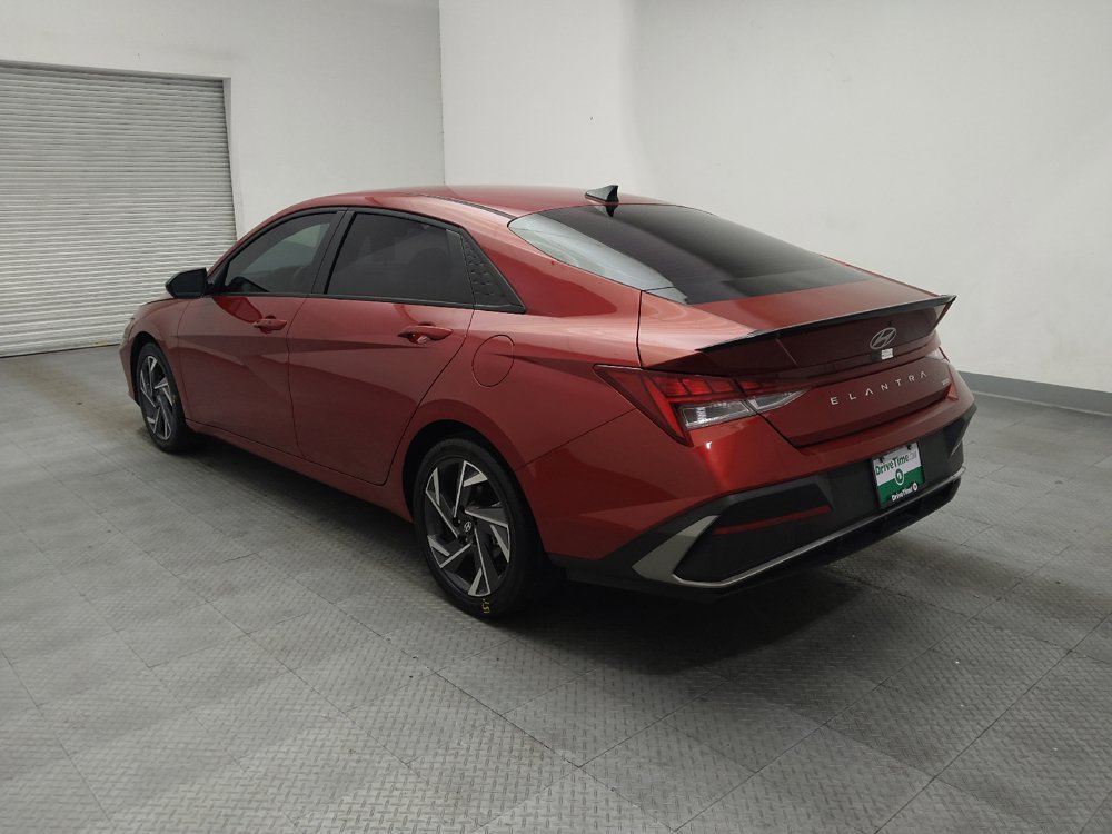 Used 2025 Hyundai Elantra SEL w/ Cargo Package FWD image 5
