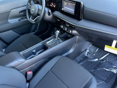 Certified 2025 Nissan Kicks S image 18
