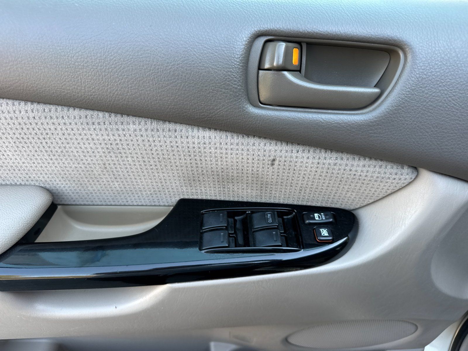 Used 2005 Toyota Sienna LE w/ LE Pkg 8 FWD image 11