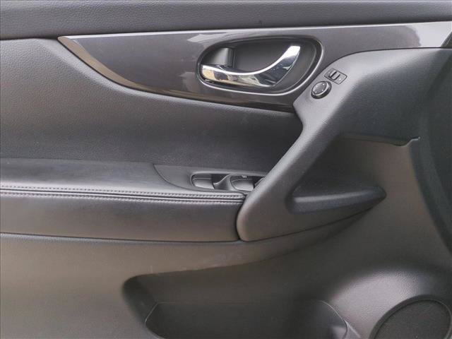 Used 2020 Nissan Rogue SV FWD image 11