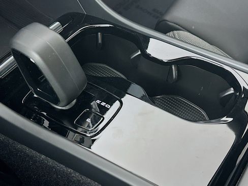 Used 2023 Volvo XC40 Recharge Core AWD/4WD image 7