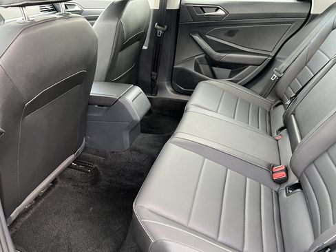 Used 2024 Volkswagen Jetta SE FWD image 13