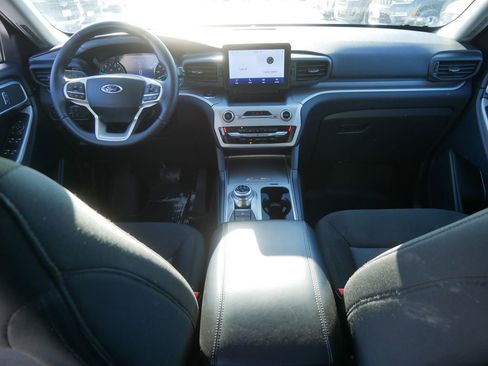 Certified 2022 Ford Explorer XLT w/ Class IV Trailer Tow Package image 18