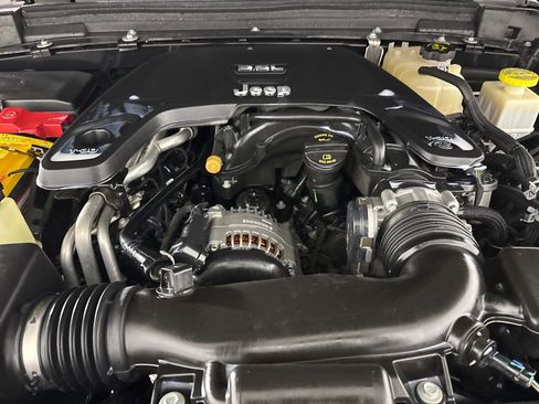 Used 2021 Jeep Gladiator Overland image 32