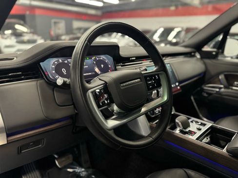 Used 2023 Land Rover Range Rover SE image 16
