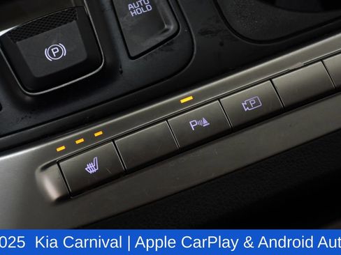 Used 2025 Kia Carnival image 23