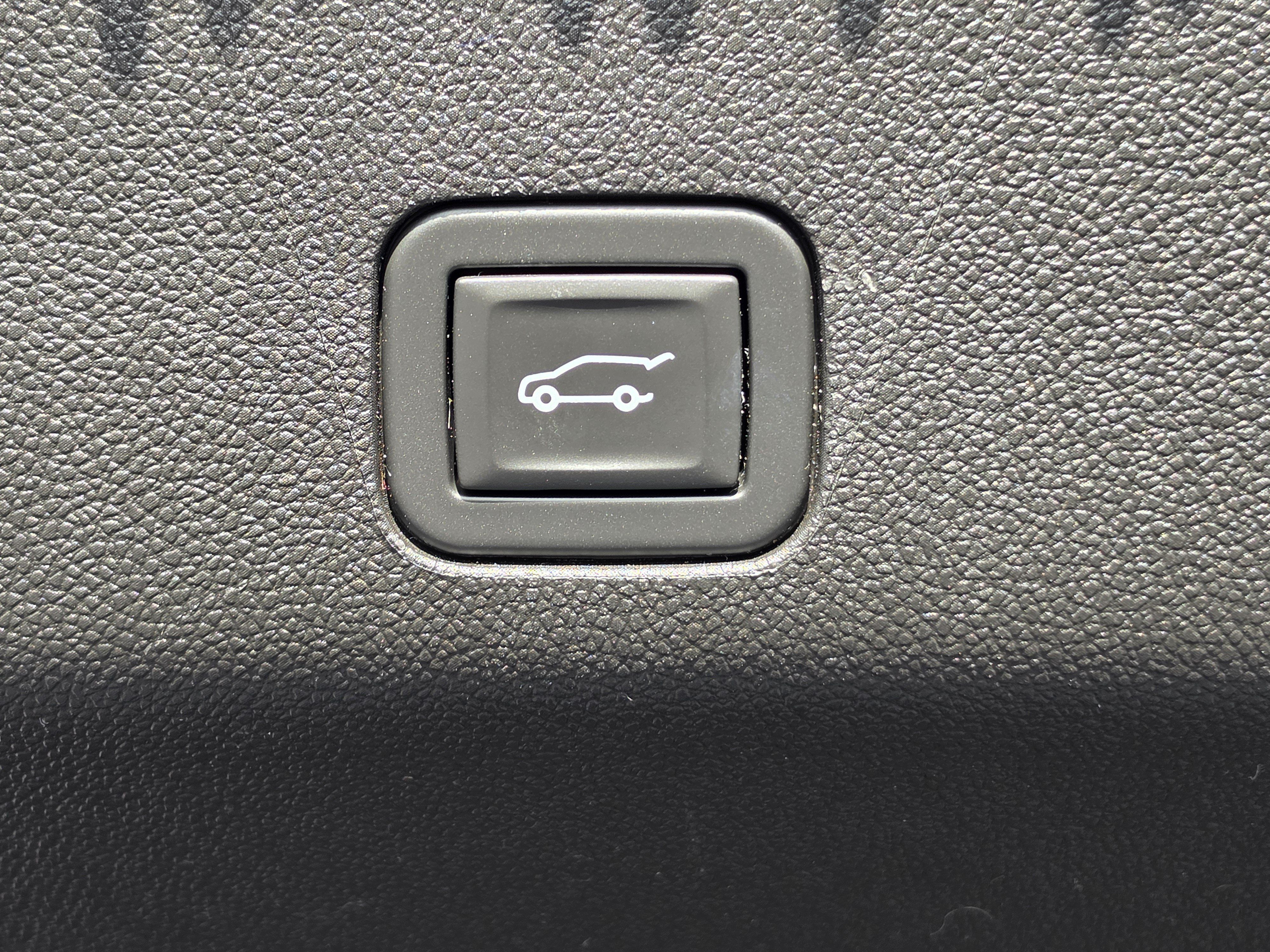 Certified 2022 Chevrolet Tahoe High Country w/ Premium Package AWD/4WD image 7